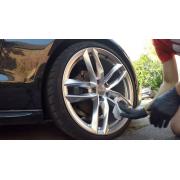 Bình xịt phủ nano cao cấp bảo vệ mâm xe ô tô Soft99 Wheel Dust Blocker L-76 200ml